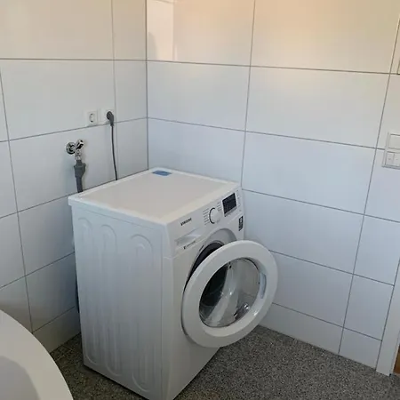 Doppelzimmer In Ferienwohnung كنزنغن