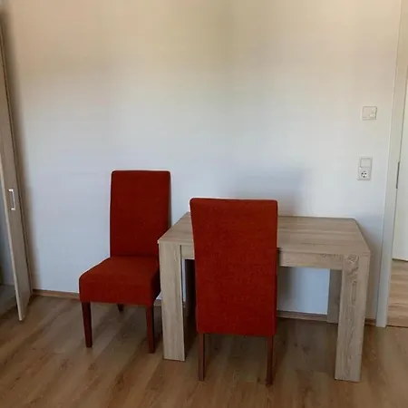 Doppelzimmer In Ferienwohnung بيت ضيافة كنزنغن