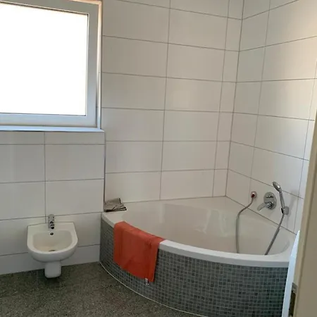 Doppelzimmer In Ferienwohnung بيت ضيافة كنزنغن